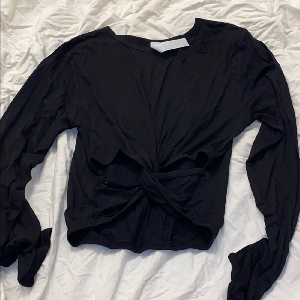 Long sleeve black active top